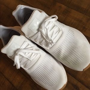 ADIDAS SWIFT SNEAKERS WHITE SIZE 10.5